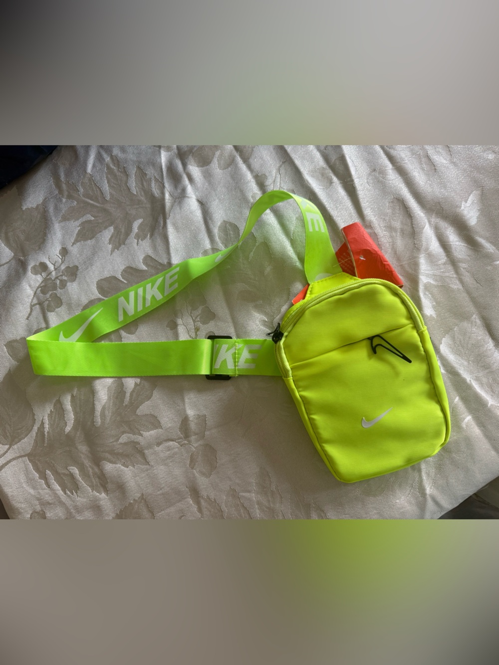 NWT Nike Sportswear Heritage Crossbody / Shoulder Bag – Volt / Neon Yellow